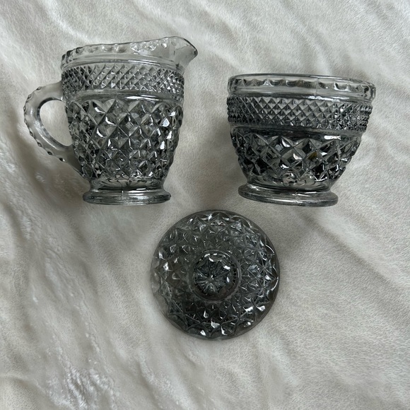 Vintage Smokey gray Anchor Hocking Diamond Pattern
Creamer and sugar - Picture 2 of 4